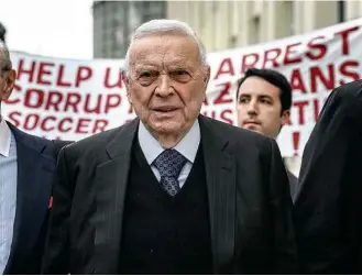  ?? Vanessa Carvalho/Brazil Photo Press/Folhapress - 6.nov.2017 ?? O ex-presidente da CBF José Maria Marin deixa o Tribunal Federal do Brooklyn nos EUA