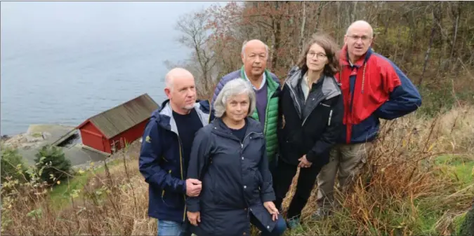  ?? FOTO: TORREY ENOKSEN ?? Knut Kihle, Margun Njå, Magne Haugland, Maria Radejko og Stein Erik Kvam ønsker å flytte den foreslåtte småbåthavn­en i Prestjords­trand lenger sør, samt utsette videre behandling av fritidsbol­igplanene mellom Prestjord og Krågestøl.