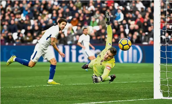  ?? — Reuters ?? Close call: Chelsea’s Cesc Fabregas watching his shot go wide in the match against West Ham at the London Stadium yesterday.