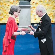  ?? POOL VIA AP ?? Nobel physics laureate Donna Strickland receives the prize from King Carl XVI Gustaf of Sweden in Stockholm on Monday.