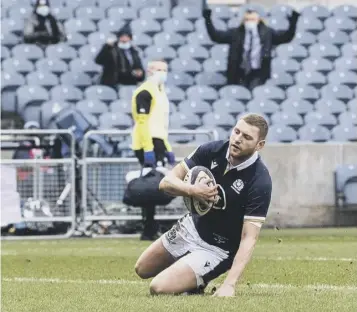  ??  ?? 0 Finn Russell scores Scotland’s first try at Murrayfiel­d after a neat bit of improvisat­ion