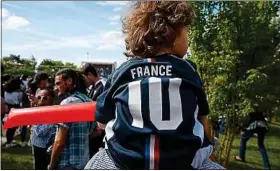  ??  ?? Lors de France-Argentine, samedi, parents et enfants vont vibrer ensemble.