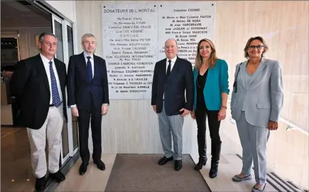  ?? (Photo Michael Alési/Palais princier) ?? Guidés par la directrice du CHPG, Benoîte Rousseau de Sevelinges, le souverain et Dmitry Rybolovlev ont découvert les espaces de soins rénovés.