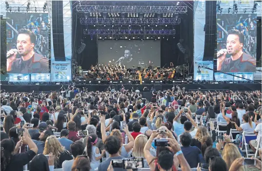  ?? Fotos de fabián marelli ?? Una multitud disfrutó de las canciones de Luis Fonsi en Palermo