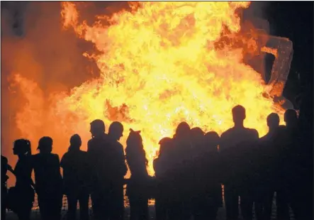  ?? GREG SORBER/JOURNAL ?? An NMSU Aggie is burned in effigy at Johnson Field on Thursday night during a UNM football pep rally. Lobos coach Bob Davie and several players addressed the crowd and asked for their support in Las Cruces on Saturday night.