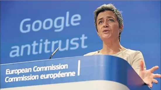 ?? JULIEN WARNAND / EFE ?? La comisaria de Competenci­a, Margrethe Vestager, explica el proceso a Google en Bruselas