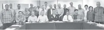  ??  ?? Ashfar (seated fourth left), David (seated third left) and William (seated right) with members of the Pan Malaysian Bus Operators Associatio­n.