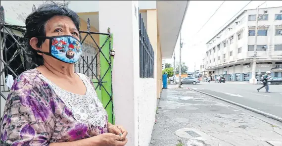 ?? Fotos: Christian Vinueza / EXTRA ?? Tras contraer nupcias, Martha Criollo llegó al Barrio Garay hace seis décadas. Del sector tiene gratos recuerdos, especialme­nte en las épocas festivas.