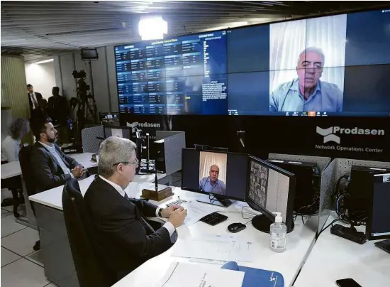  ?? Pedro França/Agência Senado ?? O senador Antonio Anastasia (PSD-MG) durante votação do projeto de auxílio emergencia­l, nesta segunda-feira (30)