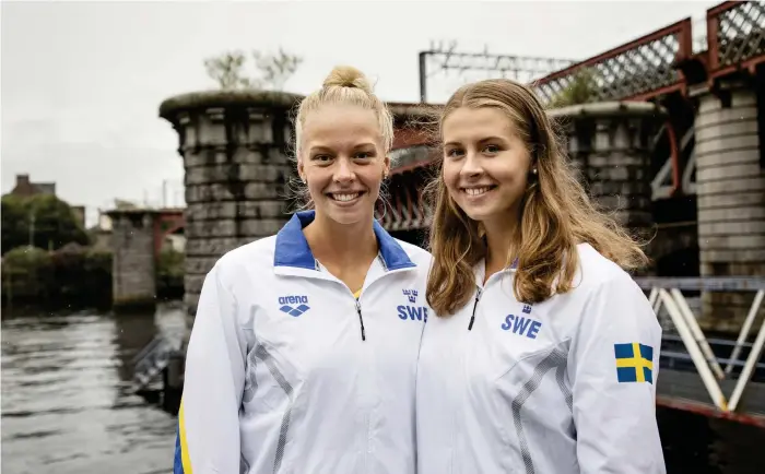  ?? Bild: CHRISTINE OLSSON ?? KÖR HÅRT. Simsystrar­na Louise och Sophie Hansson, till höger, hoppas på genombrott i långbana på EM.