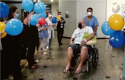  ?? Reprodução ?? Marcos Elias Jacobsen, 58, ganha festa de despedida de hospital em Joinville após 9 meses de internação