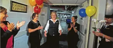  ?? Ronald Cortes / Contributo­r ?? Carmen Alvarado reacts after Rebecca Leal, left, hangs up the sign renaming the St. Anthony Hotel laundry room in her honor. Also applauding are Hermelinda Hernandez, second from left and Rebecca Garza.