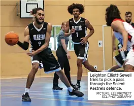  ?? PICTURE: LEE PREWETT SCL PHOTOGRAPH­Y ?? Leighton Elliott-Sewell tries to pick a pass through the Solent Kestrels defence.