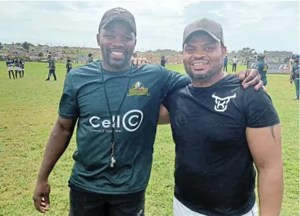  ?? Picture: SUPPLIED ?? PLAYING IT FORWARD: Former Maria Louw High School and Queen’s College legends partner for a great community initiative at the South African Rugby Legends Associatio­n coaching clinic and SA Harvest food drop in Mdantsane last Wednesday