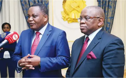  ?? ROGÉRIO TUTI ?? Georges Chikoti (à direita) aquando da visita a Angola do ministro dos Negócios Estrangeir­os e Cooperação da RDC em Agosto deste ano