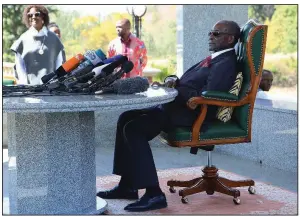  ?? AP/TSVANGIRAY­I MUKWAZHI ?? Former Zimbabwean President Robert Mugabe holds a press briefing at his residence in Harare on Sunday, on the eve of the country’s elections.