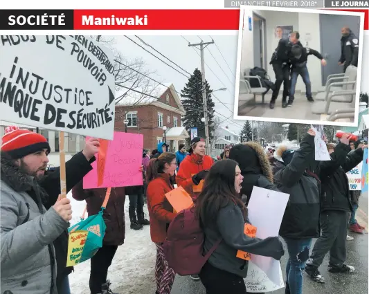  ?? PHOTO COLLABORAT­ION SPÉCIALE, PHILIPPE TREMBLAY, ET CAPTURE D’ÉCRAN TIRÉE DE FACEBOOK ?? Une trentaine de parents et amis de Steven Bertrand, qui a reçu une balle au visage par un constable spécial (vidéo en mortaise), ont manifesté devant le palais de justice de Maniwaki et le bureau de la ministre de la Justice, Stéphanie Vallée, hier.