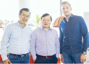  ??  ?? “When TW Steel launched here, we knew it was a hit, and the local partner here did an amazing job connecting the brand with local buyers,” notes Cobelens, here celebratin­g with (from left) TW Steel Asia LTD managing director Alan Dacanay and Lucerne...