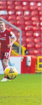  ??  ?? COOL ON THE SPOT: Lewis Ferguson confidentl­y slots home from the penalty spot in injury time to make it 3-3 and earn a point against Celtic.