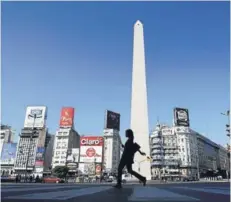  ??  ?? El mayor sindicato argentino suspendió un paro esperado hoy.