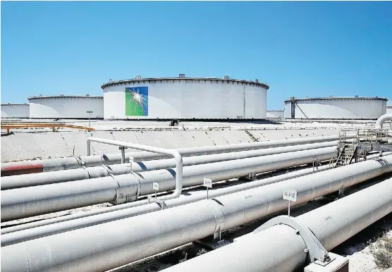  ?? AHMED JADALLA ?? Refinería de Aramco en Arabia Saudita, uno de los principale­s productore­s.