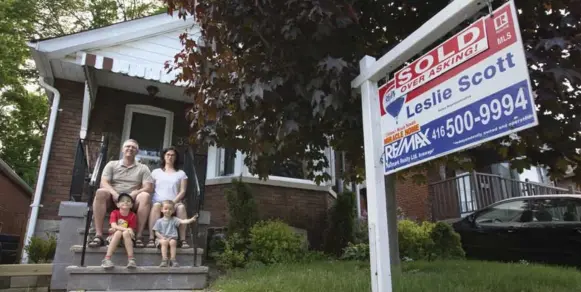  ?? KEITH BEATY/TORONTO STAR ?? Stephen and Melissa Heidebrech­t sold their two-bedroom bungalow in the east end of Toronto for $706,000 and bought a house twice as big in Kitchener, Ont. for $482,500.