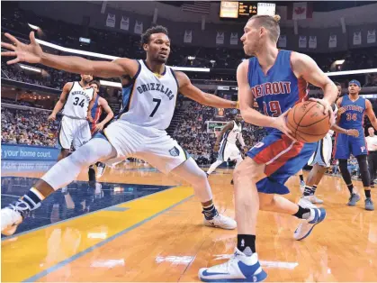  ?? BRANDON DILL/ AP ?? Pistons guard Beno Udrih controls the ball while being pressured by Grizzlies guard Wayne Selden in the first half of Sunday’s game at FedExForum.