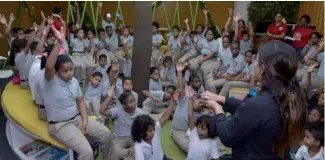  ?? DANNY POLANCO ?? Niños y niñas mientras reciben una charla nutriciona­l.