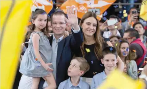  ?? | CUARTOSCUR­O ?? Ricardo Anaya fue el primer aspirante presidenci­al en acudir al INE para continuar con su registro como candidato en la contienda electoral.