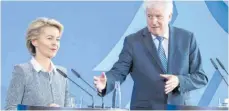  ?? FOTO: DPA ?? Ursula von der Leyen (CDU) und Horst Seehofer (CSU): In ihren Ministerie­n waren die Kosten für externe Berater besonders hoch.