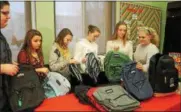  ?? LAUREN HALLIGAN — LHALLIGAN@DIGITALFIR­STMEDIA.COM ?? Heatly School student council members prepare to stuff backpacks with food for the BackPack Program, which gives students in need food to take home over weekends and school breaks.