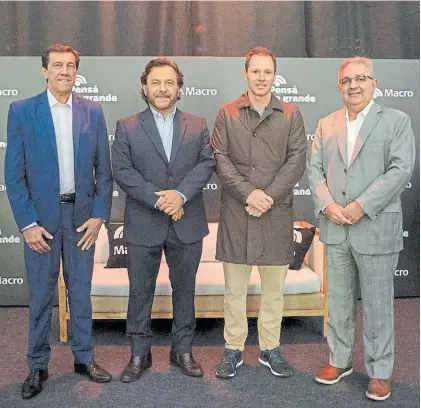  ?? ?? Sector clave. Gobernador­es Sadir (Jujuy), Sáenz (Salta) y Jalil (Catamarca) con Jorge Brito (Banco Macro).