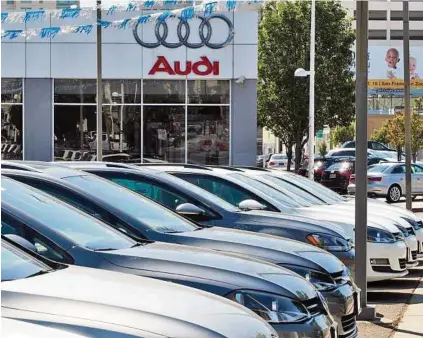 ??  ?? Fünf Millionen Fahrzeuge von VW, 2,1 Millionen Autos von Audi und 1,2 Millionen von Skoda sind weltweit betroffen