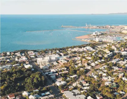  ?? Picture: Evan Morgan ?? A view of Townsville, looking towards The Strand.