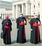  ??  ?? Argüello, Omella y Osoro,tras visitar al Papa