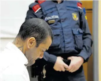  ?? DAVID ZORRAKINO / EUROPA PRESS ?? Dani Alves agacha la cabeza durante el juicio en la Audiencia de Barcelona, el pasado 5 de febrero