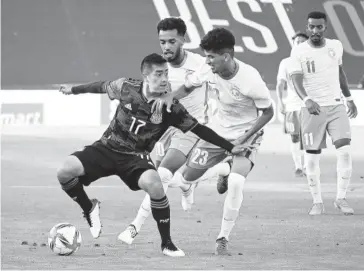  ?? FOTO: AFP ?? >México y Arabia Saudíta empataron a uno en partido amistoso.