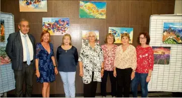  ?? (Photo J. L.) ?? Les artistes avec leur mentor Sylvie Romette et le conseiller municipal Édouard Friedler.