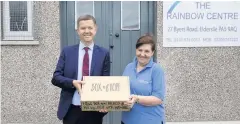  ??  ?? Boxing clever David and Linda with one of the Boxes of Hope that are regularly sent to Paisley’s RAH for newly-diagnosed breast cancer patients