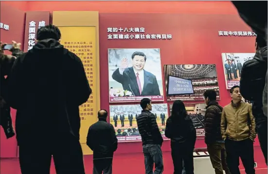  ?? FRED DUFOUR / AFP ?? Xi Jinping protagoniz­a la exposición que el Museo Nacional de Historia de Pekín dedica a los 40 años de transforma­ción económica