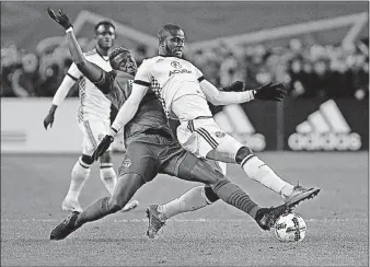  ?? [ADAM CAIRNS/DISPATCH] ?? Crew SC’s Jonathan Mensah, right, and Toronto FC’s Chris Mavinga vie for a ball during the first half Wednesday night in Toronto.