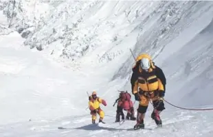  ?? FUENTE EXTERNA ?? El dominicano Karim Mella durante su hazaña de escalar el Everest por segunda ocasión.