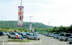  ?? (foto archivio) ?? Come un forno Il parcheggio delle piscine Santini