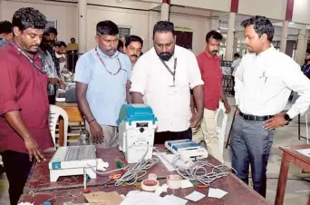  ?? S. MAHINSHA ?? Utmost caution: Commission­ing of electronic voting machines in progress under the supervisio­n of District Collector Geromic George in Thiruvanan­thapuram on Wednesday.