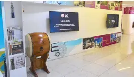 ??  ?? LG TV’s donation to the Korean Cultural Center in Bonifacio Global City, Taguig.