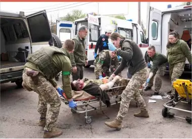  ?? Ukraine, Saturday ?? Ukrainian military medics move an injured Ukrainian serviceman to a hospital in Donetsk region, eastern