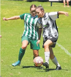  ?? Photo / Stuart Whitaker ?? Chynna Davie (right) in action for Te Puke.