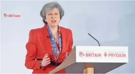  ??  ?? La primera ministra de Reino Unido, Theresa May, ofreció el viernes un discurso ante el Partido Conservado­r en Cardiff, Gales.