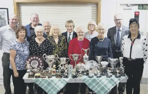  ??  ?? WINNERS: Halifax Bowling Club’s prize presentati­on