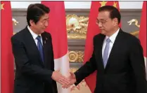  ?? PICTURE: KIM KYUNG-HOON/REUTERS ?? Chinese Premier Li Keqiang, right, shakes hands with Japan’s Prime Minister Shinzo Abe at the start of their bilateral talks yesterday at Akasaka Palace state guest house in Tokyo.